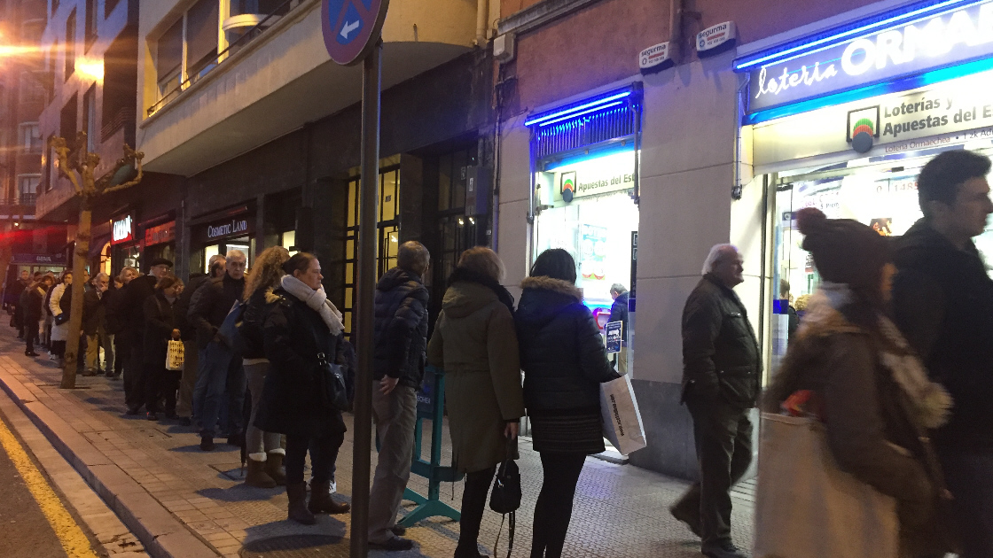 ORMAECHEA_COLAS_HABITUALES_PARA_COMPRAR_LOTERIA_DE_NAVIDAD